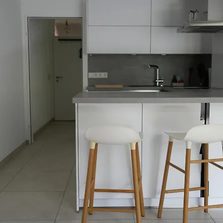 Modernes 2-zimmer Mit Balkon Διαμέρισμα